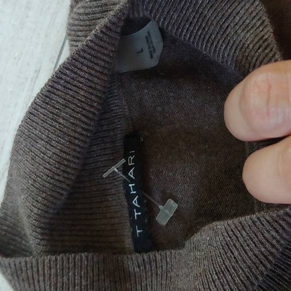 TAHARI MOCKNECK MEDIUM WEIGHT SWEATER - Picture 4 of 7